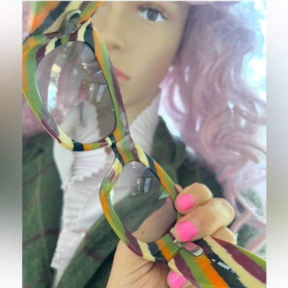 Stylish Black Sunglasses with Multicolor Detail